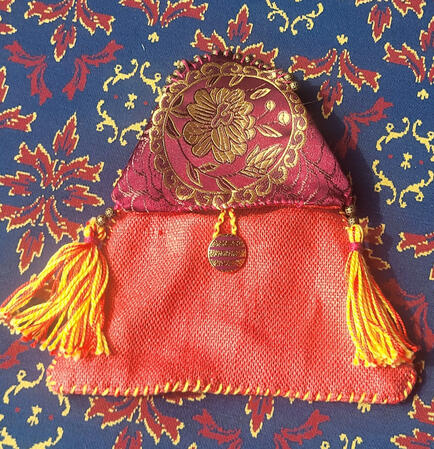 Triangular pouch